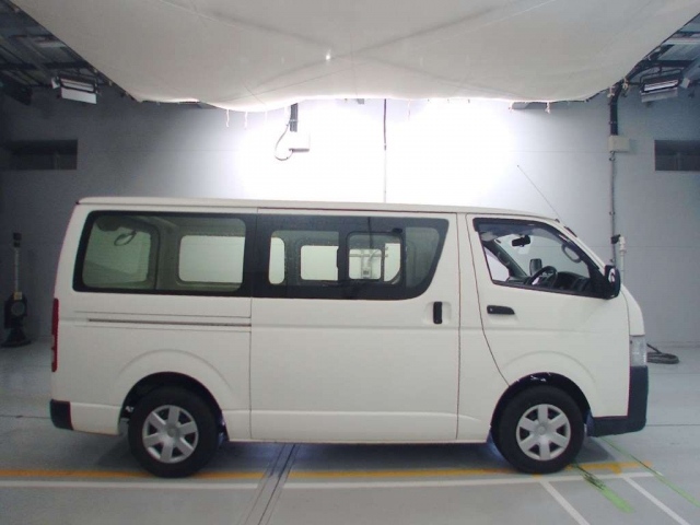 2015 TOYOTA HIACE VAN